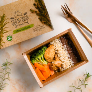 Arroz integral, feijão, frango grelhado, legumes