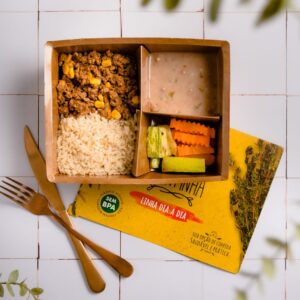 Carne moída com milho, arroz integral, feijão carioca, legumes