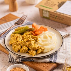 Purê de batata inglesa, frango em cubos marinado na mostarda, legumes 300g