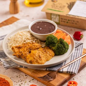 Arroz integral, feijão, frango grelhado, legumes 300g