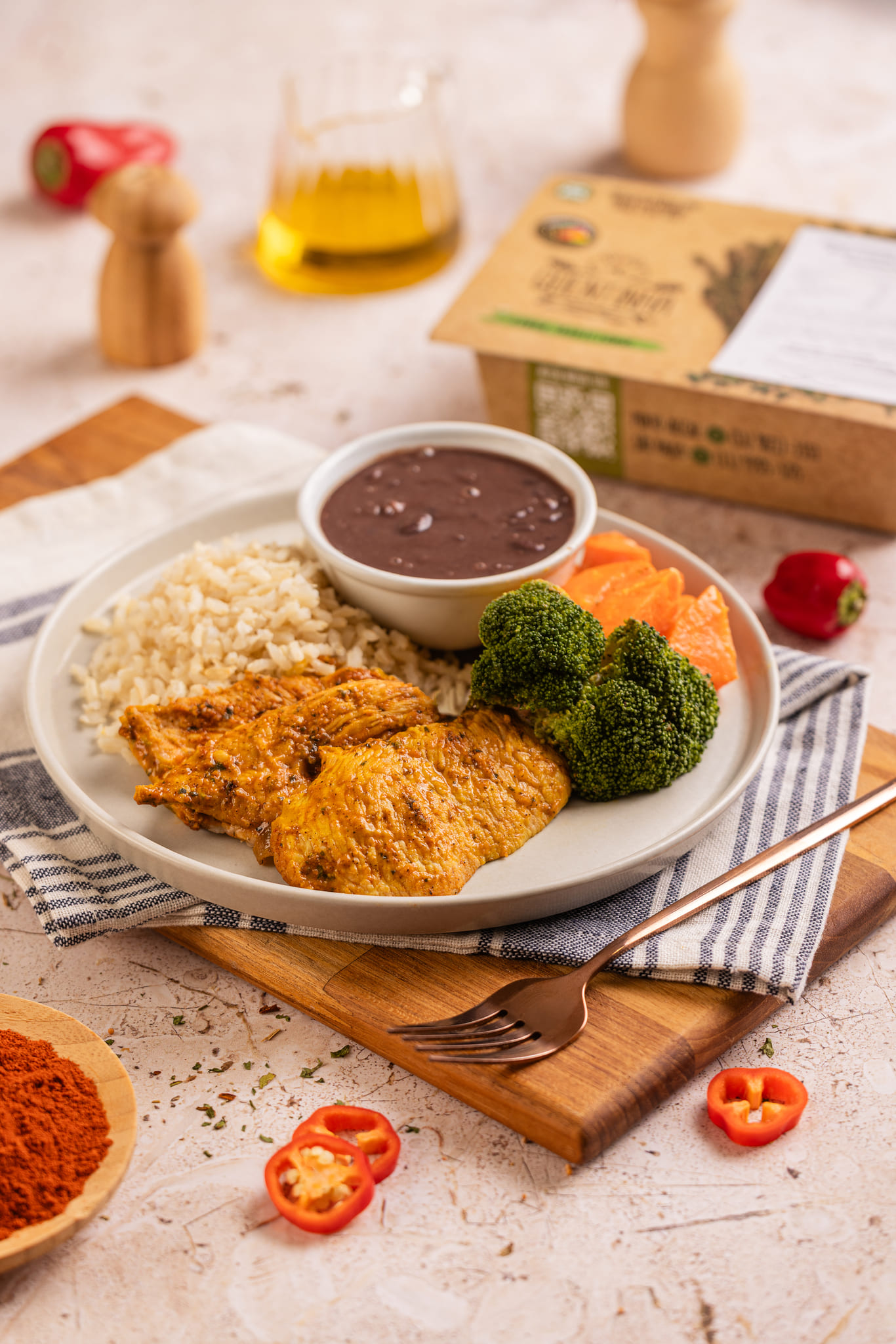 Arroz integral, feijão, frango grelhado, legumes 450g